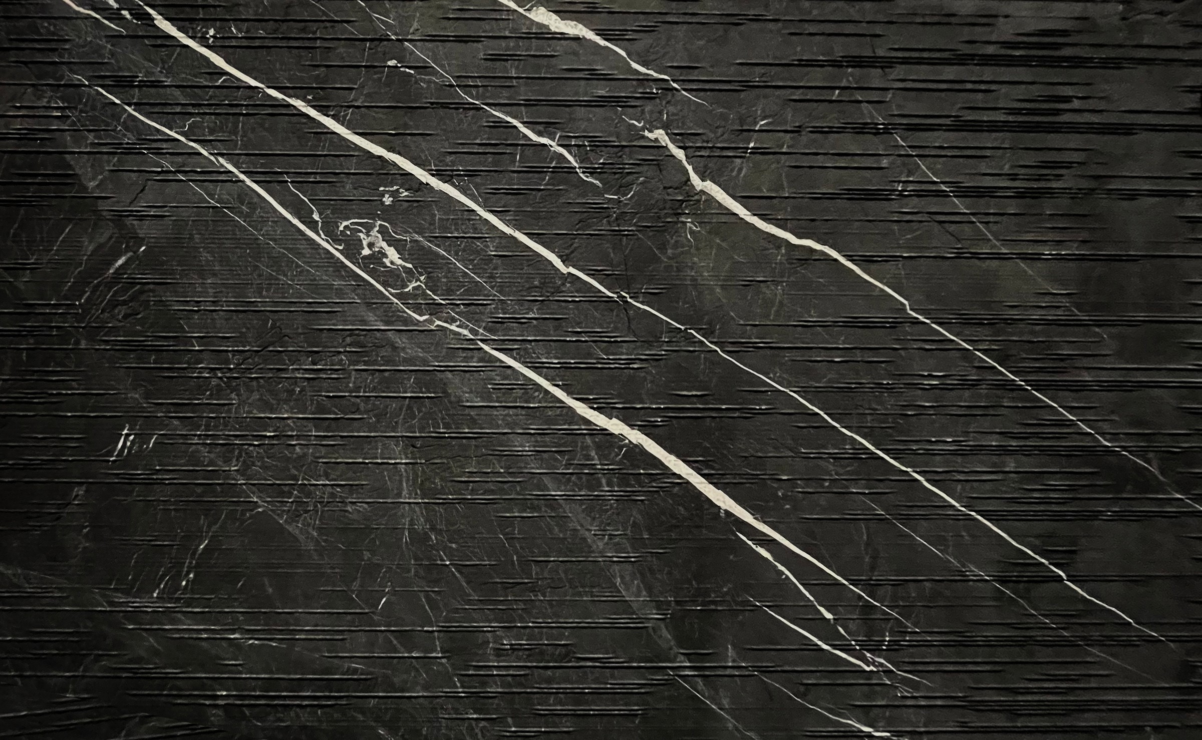 Textured stone reception volume